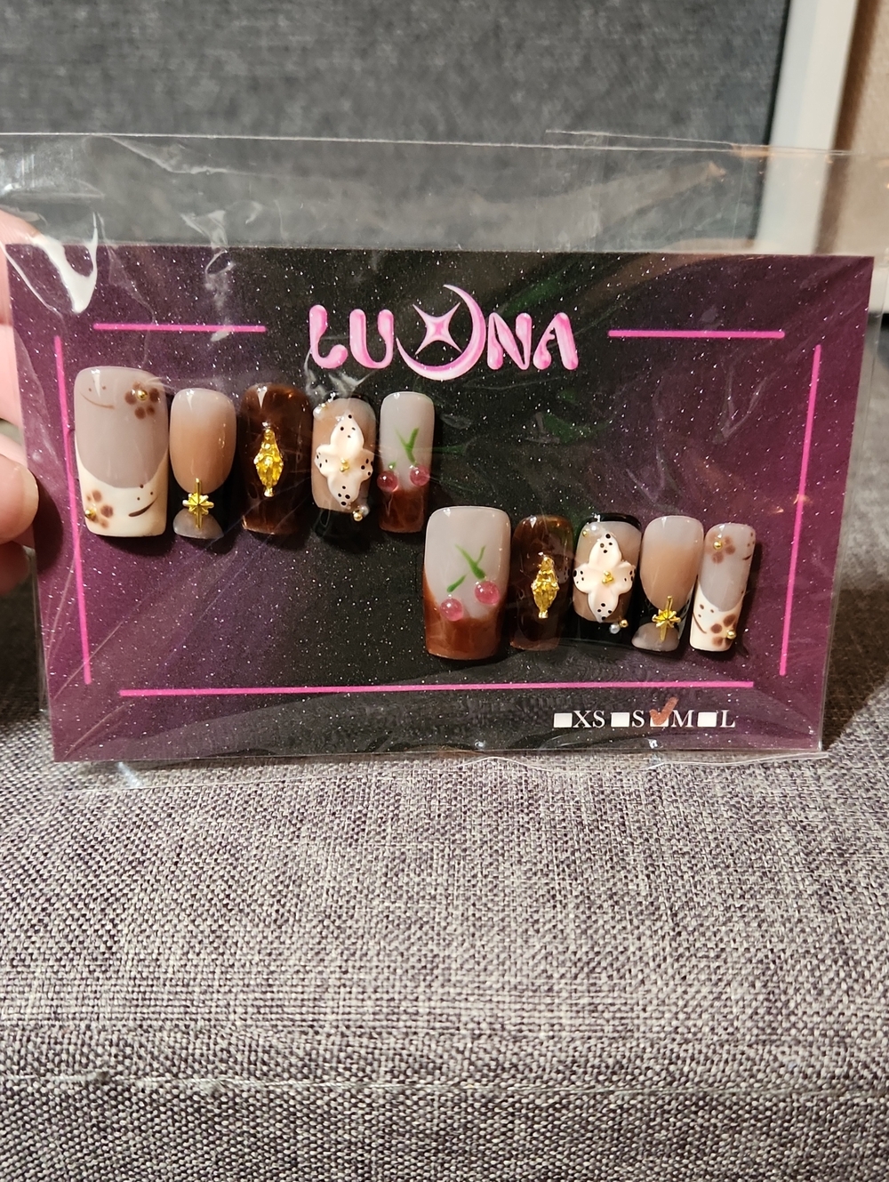 Luna Press On Nails. Size Medium